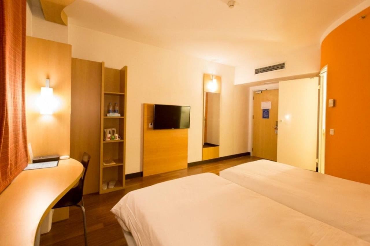 Ibis Dongguan Dongcheng Hotel Exterior photo