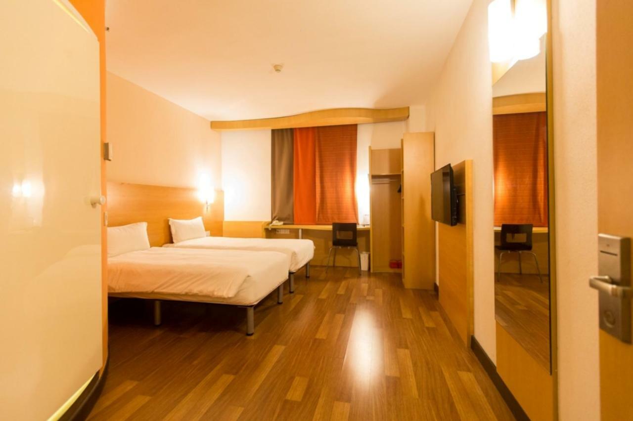 Ibis Dongguan Dongcheng Hotel Exterior photo