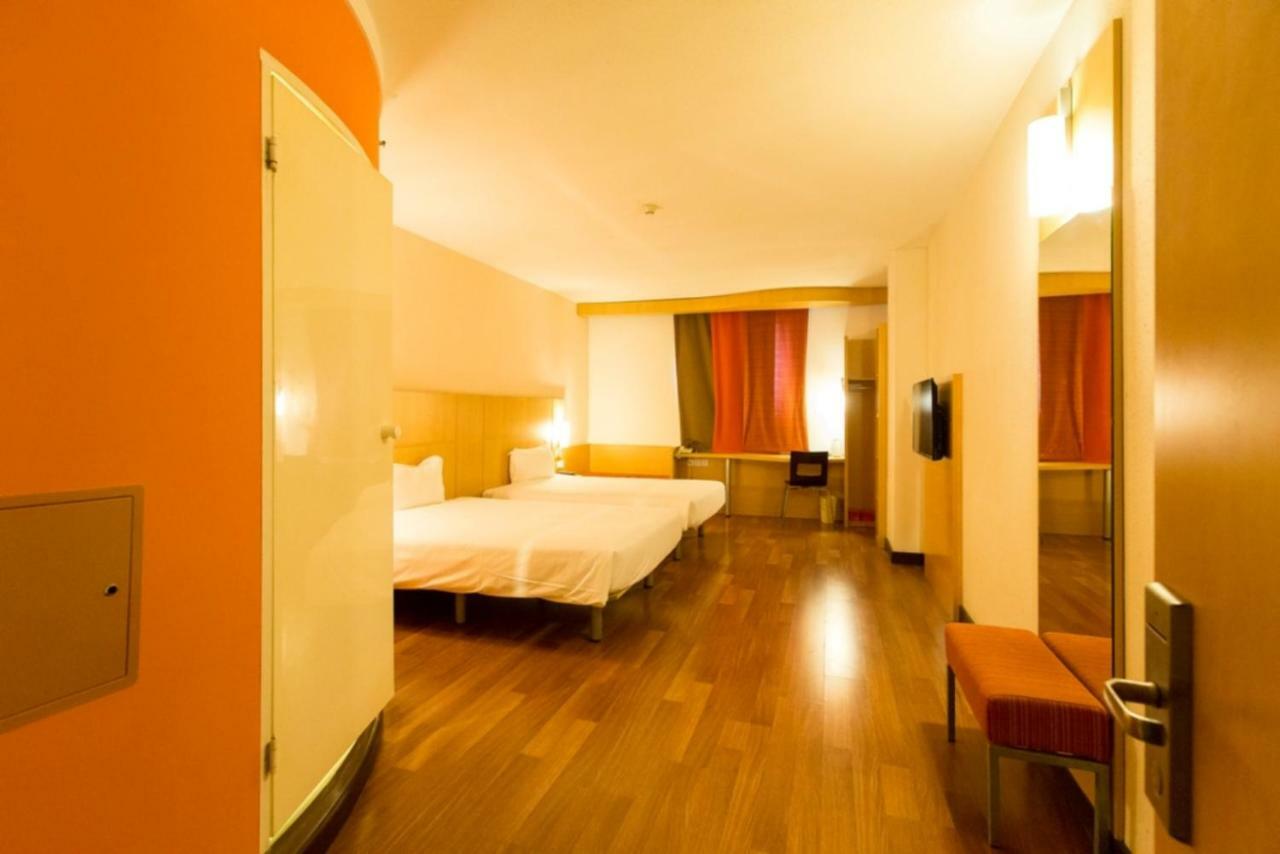 Ibis Dongguan Dongcheng Hotel Exterior photo