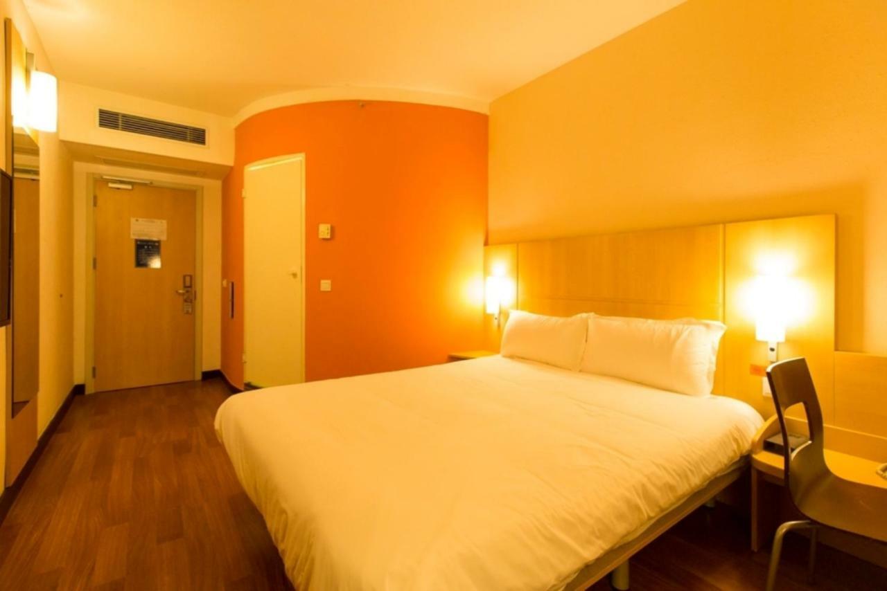 Ibis Dongguan Dongcheng Hotel Exterior photo