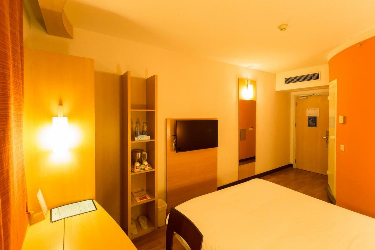 Ibis Dongguan Dongcheng Hotel Exterior photo